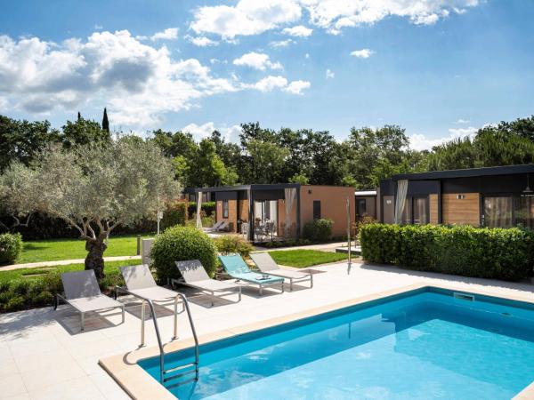 Camping Park Umag Mobile Homes : photo 2 de la chambre mobile home familial premium