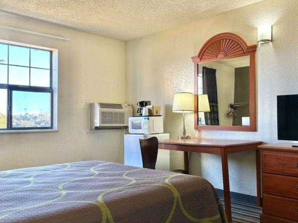 Super 8 by Wyndham Colorado Springs/Afa Area : photo 3 de la chambre chambre lit queen-size pour personnes à mobilité réduite - non-fumeurs