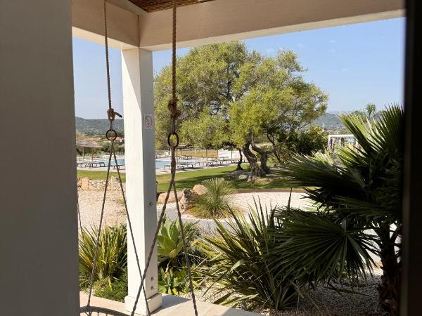 Su Entu Sardinian Country Club : photo 7 de la chambre chambre deluxe - vue sur piscine