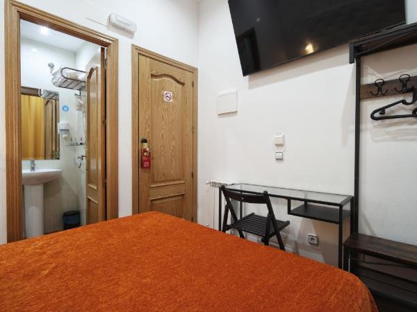 Hostal Las Fuentes : photo 4 de la chambre chambre double Économique intérieure