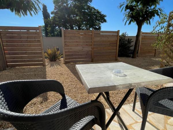 Hôtel Le Mas del Pechs : photo 1 de la chambre chambre double confort avec terrasse