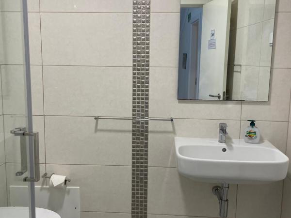 Stella di Mare - Alojamento Local : photo 10 de la chambre chambre double avec salle de bains commune