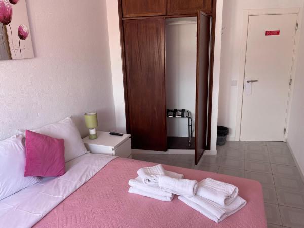 Stella di Mare - Alojamento Local : photo 4 de la chambre chambre double avec salle de bains commune