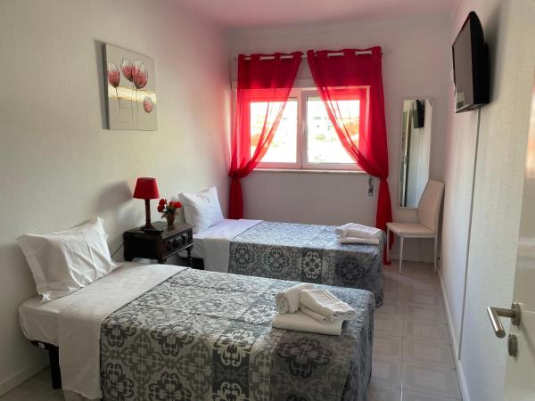 Stella di Mare - Alojamento Local : photo 5 de la chambre chambre double ou lits jumeaux avec salle de bains commune