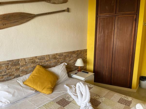 Stella di Mare - Alojamento Local : photo 4 de la chambre chambre double avec salle de bains commune