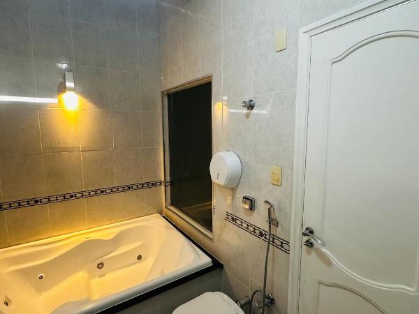 Pousada Ponta Negra : photo 4 de la chambre suite avec jacuzzi