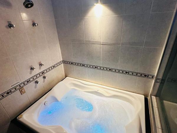 Pousada Ponta Negra : photo 1 de la chambre suite avec jacuzzi