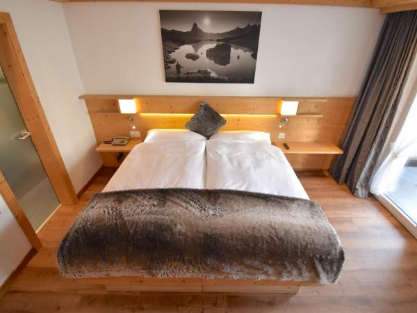 Hotel Matterhornblick : photo 2 de la chambre chambre lits jumeaux avec balcon