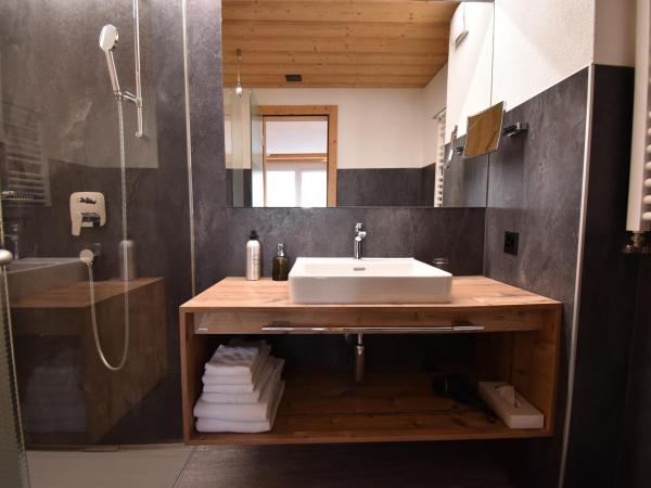 Hotel Matterhornblick : photo 4 de la chambre chambre lits jumeaux avec balcon