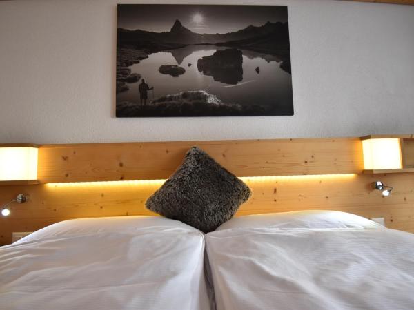Hotel Matterhornblick : photo 6 de la chambre chambre lits jumeaux avec balcon
