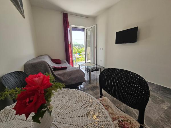 Dino and Jele Apartments : photo 9 de la chambre appartement avec terrasse