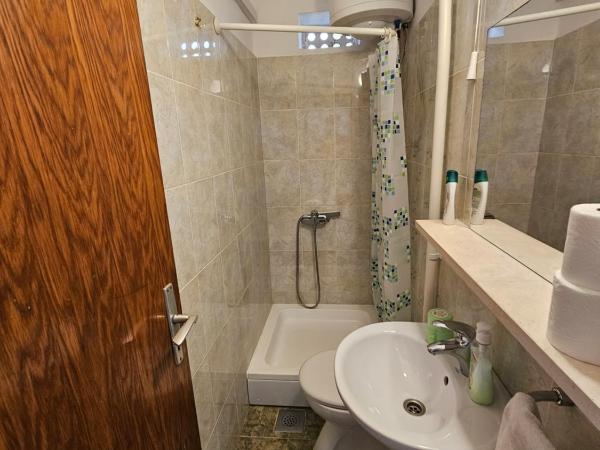 Dino and Jele Apartments : photo 5 de la chambre chambre double - vue sur jardin