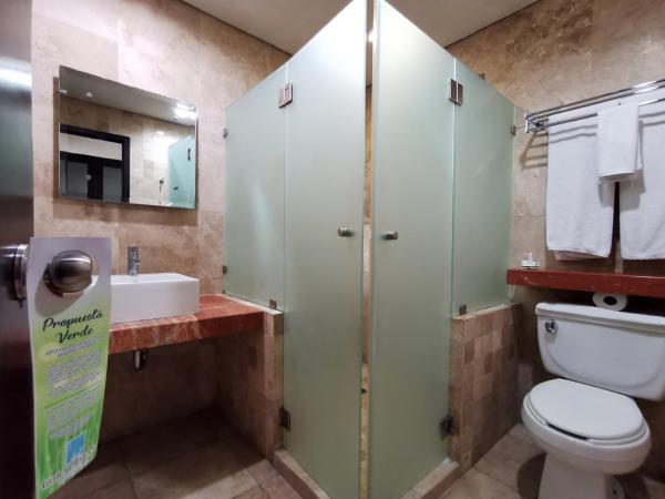 Coral Island Beach View Hotel : photo 1 de la chambre suite lit queen-size avec baignoire spa