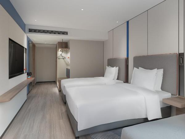 Holiday Inn Express Qingdao Shibei, an IHG Hotel : photo 4 de la chambre chambre double standard avec balcon