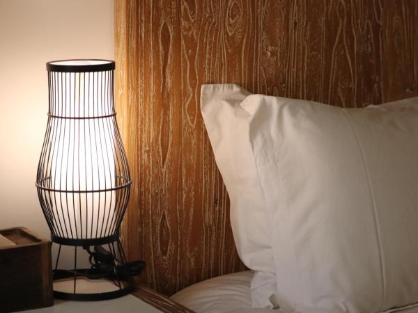 The Orchid Hotel - Old Town & Drum Tower : photo 4 de la chambre chambre côté jardin