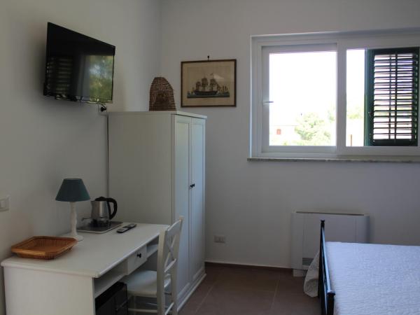 Villa Rubino Casa Vacanze Mondello : photo 7 de la chambre chambre double - accessible aux personnes à mobilité réduite 