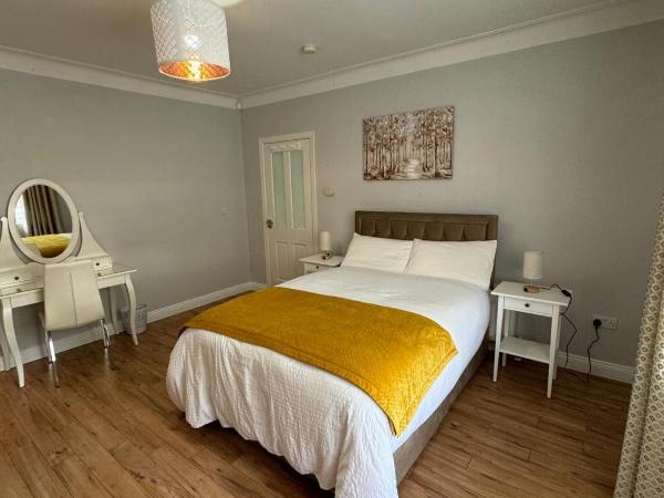 Maya's Lodge : photo 7 de la chambre chambre double avec salle de bains commune