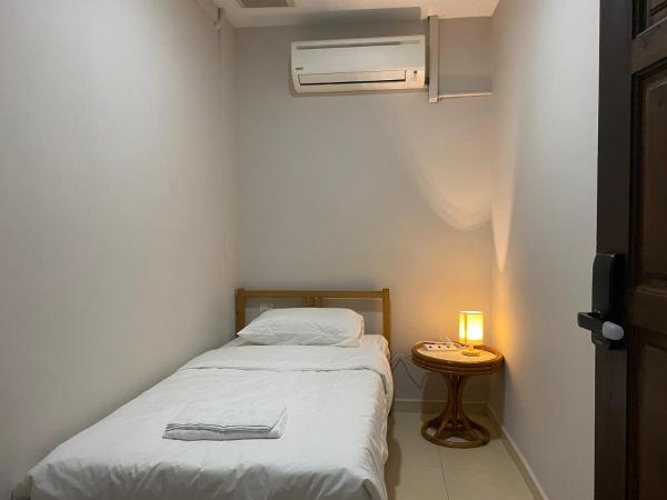 Aayu Muntri : photo 2 de la chambre chambre simple avec salle de bains commune