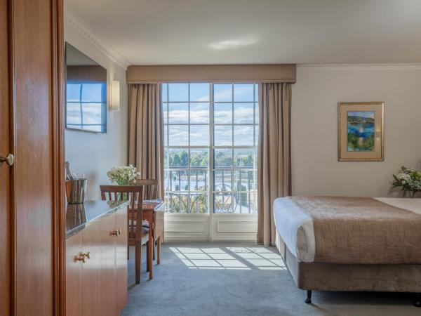 Country Club Tasmania : photo 2 de la chambre chambre lit king-size - vue sur jardin