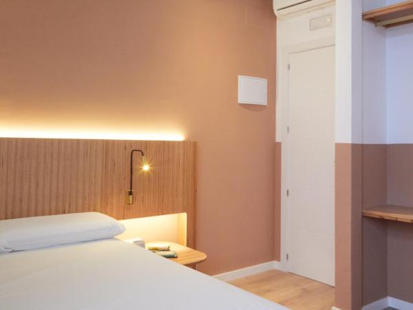 Ola Living Hostal Tetuan : photo 3 de la chambre chambre double