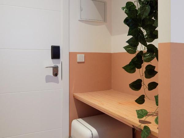 Ola Living Hostal Tetuan : photo 10 de la chambre chambre double