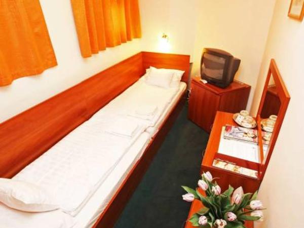 Hotel Főnix : photo 1 de la chambre petite chambre lits jumeaux