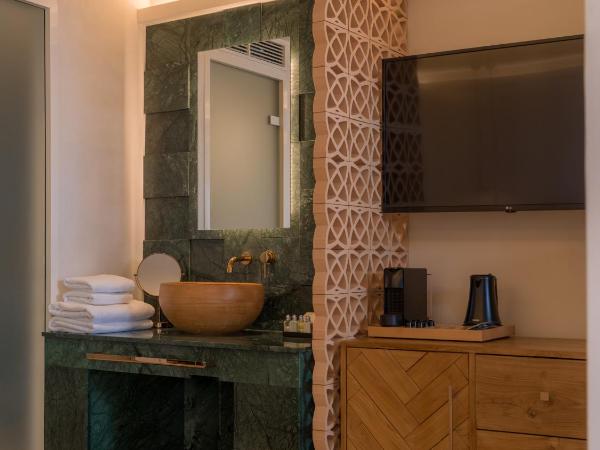 Asty Mykonos Hotel & Spa - World of One Hotel Group : photo 8 de la chambre chambre double supérieure avec baignoire à jets extérieure