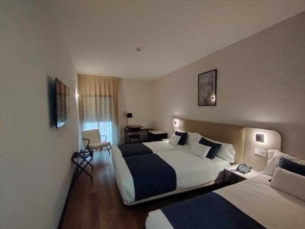 Hotel Don Jaime 54 : photo 3 de la chambre chambre double familiale