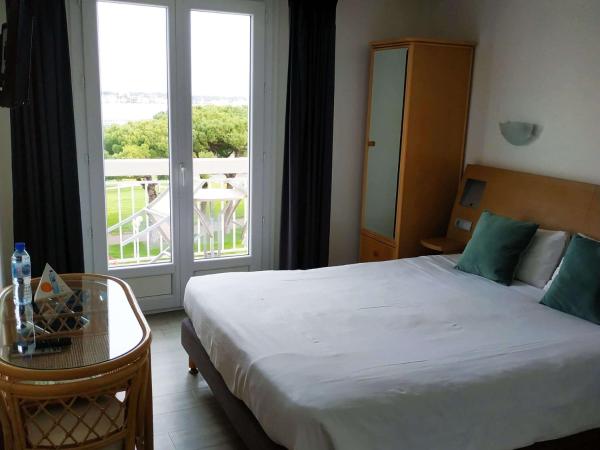 Brit Hotel Hermitage : photo 1 de la chambre chambre double - côté mer