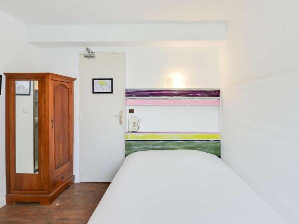 Brit Hotel Notre Dame : photo 4 de la chambre chambre double avec douche