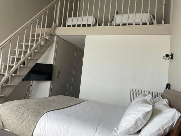 Cit'Hotel Le Chêne Vert : photo 1 de la chambre chambre familiale