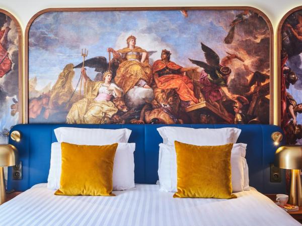 Hôtel Le Versailles : photo 3 de la chambre chambre double ou lits jumeaux standard