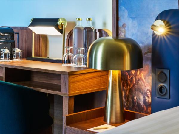 Hôtel Le Versailles : photo 9 de la chambre chambre double ou lits jumeaux standard