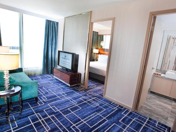 Dorsett Tsuen Wan, Hong Kong : photo 1 de la chambre suite familiale avec canapé-lit