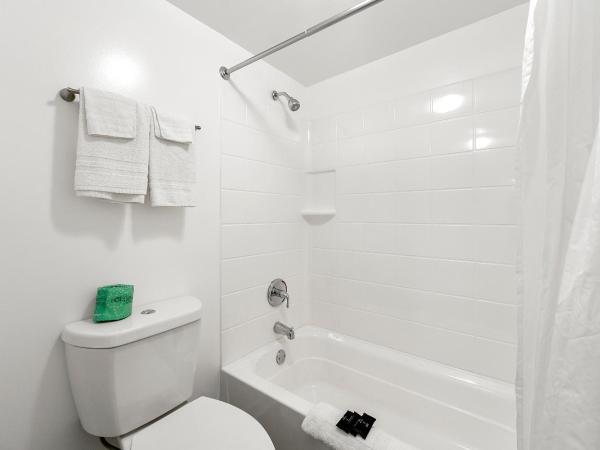 Budgetel Inn and Suites : photo 10 de la chambre deluxe king room with kitchen