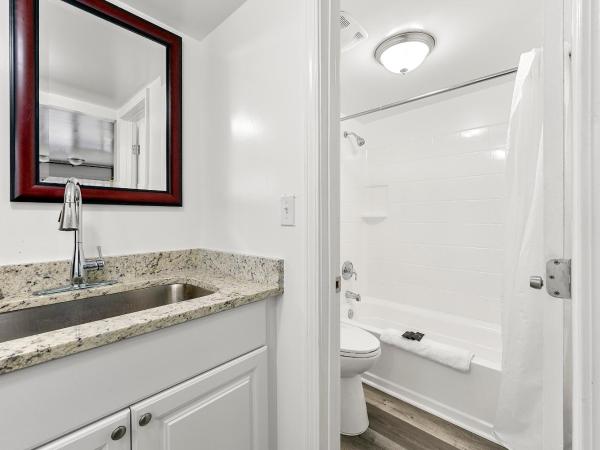 Budgetel Inn and Suites : photo 9 de la chambre deluxe king room with kitchen