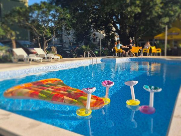 Hotel Biergarten Medulin : photo 2 de la chambre chambre double avec lit d'appoint