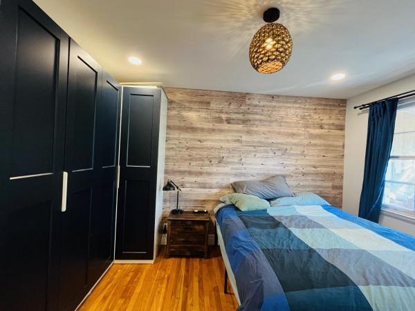 Ville-Émard Duplex avec esprits de communauté : photo 3 de la chambre chambre double avec salle de bains commune