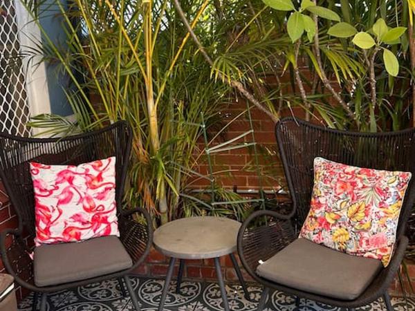 Between the City and the Sea w/ King Size Bed : photo 1 de la chambre chambre double deluxe