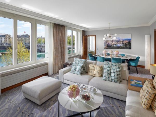 Mandarin Oriental, Geneva : photo 5 de la chambre suite deluxe lit king-size avec vue sur la rivière