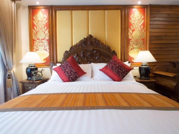 Pingviman Hotel : photo 6 de la chambre chambre lit king-size de luxe avec baignoire spa et balcon privé