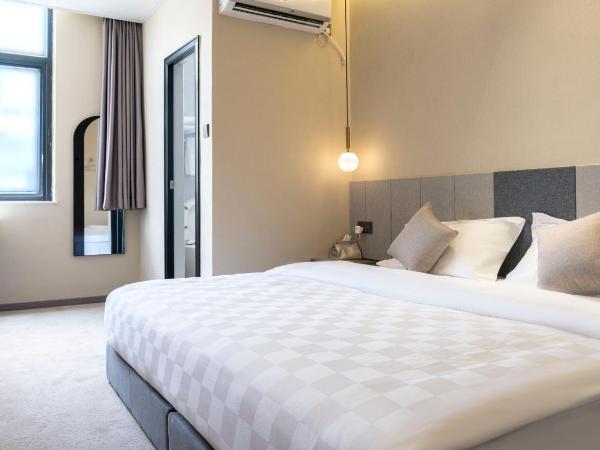 Puzzle Hotel Guangzhou Fenghuang New Village Subway Station : photo 1 de la chambre chambre lit queen-size