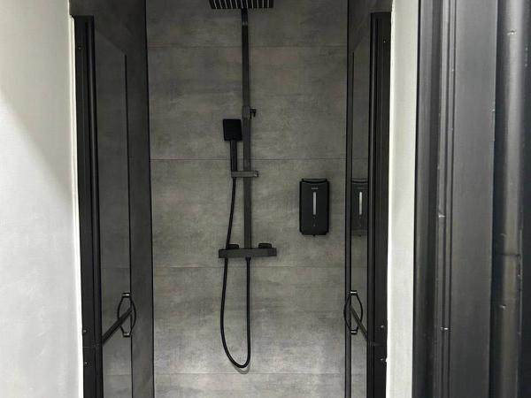 BED Pepin : photo 2 de la chambre chambre simple avec toilettes et douche communes