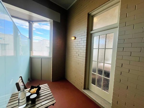 Tempe Hotel Sydney : photo 3 de la chambre chambre lit queen-size avec balcon