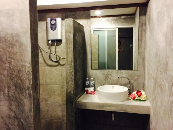 The Hip Resort @ Phi Phi : photo 7 de la chambre chambre double deluxe avec terrasse - vue sur jardin