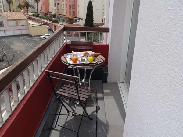 Brit Hotel Opal Centre Port : photo 4 de la chambre chambre double supérieure avec balcon