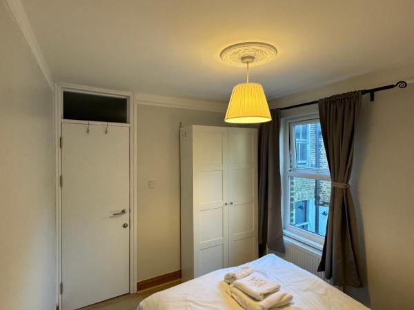 NapCastle Archway : photo 1 de la chambre chambre simple avec salle de bains commune