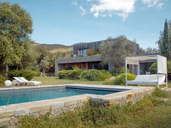 Les lofts de palombaggia : photo 2 de la chambre villa avec piscine privée