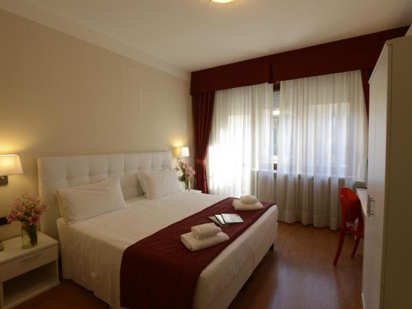 Hotel Tourist : photo 6 de la chambre chambre double ou lits jumeaux