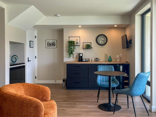 Kelowfornia Lakeview Retreat : photo 3 de la chambre chambre supérieure lit queen-size